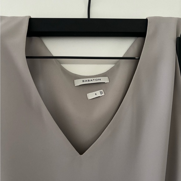 Aritzia Babaton Blouse Crop Top - Picture 2 of 4